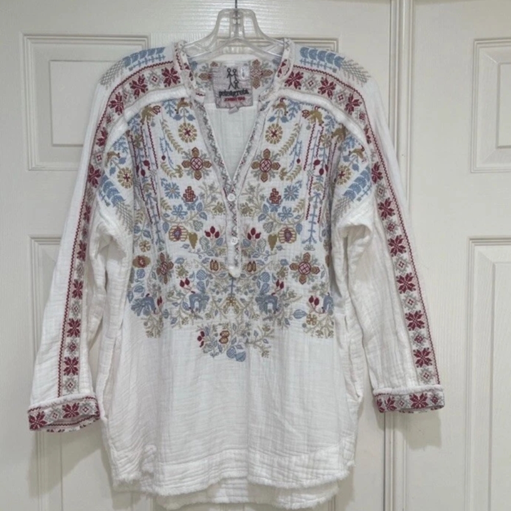 Embroidered White Tunic with Floral Design